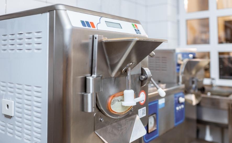 3 Tips Perawatan Ice Machine Terbaik agar Tetap Awet dan Optimal