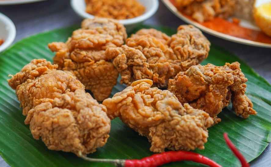 Cara Menggoreng Ayam Agar Matang Sempurna dengan Teknik Tepat