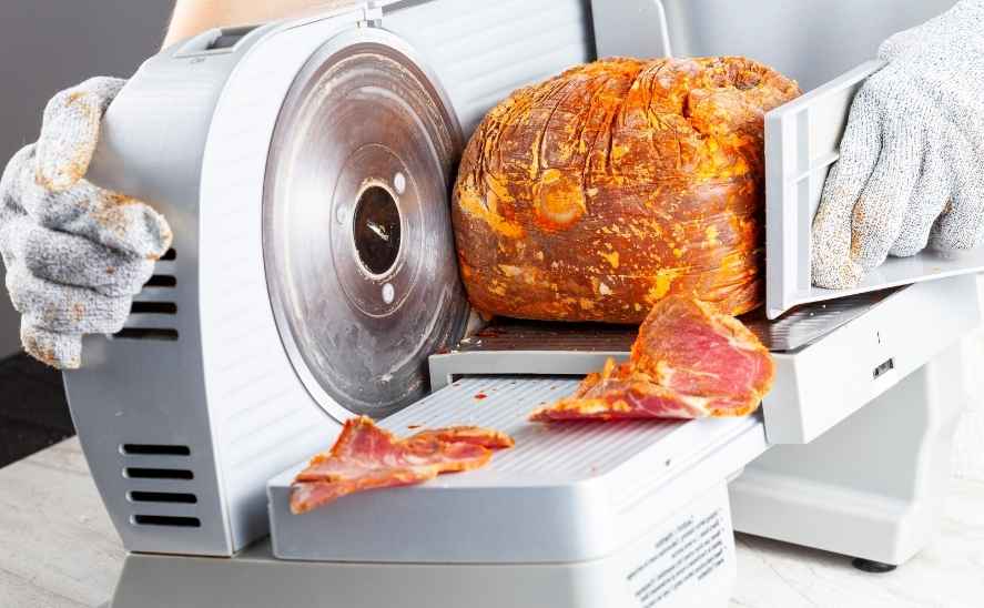 Fungsi Meat Slicer dalam Operasional Dapur Profesional