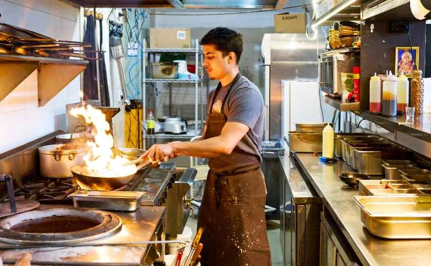 Hot Kitchen Adalah Area Utama dalam Dapur Restoran, Ini Fungsinya!