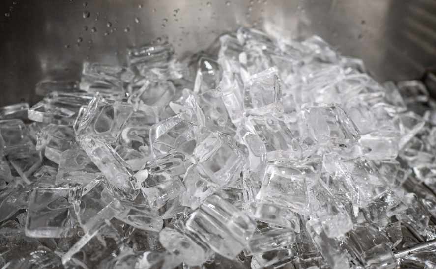 Keunggulan Mesin Pembuat Es Batu Dibandingkan Freezer